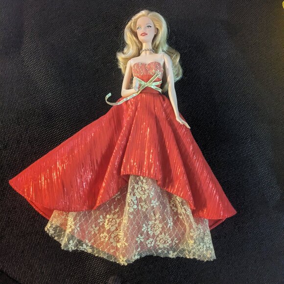 Holiday Barbie - Picture 1 of 5